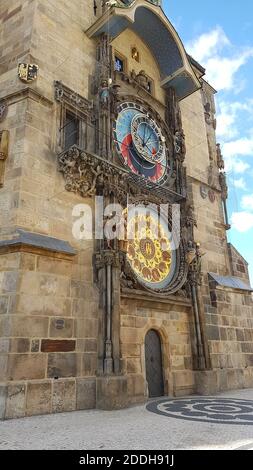 Horloge astronomique sur l'Hôtel de Ville, place de la Vieille Ville, site du patrimoine mondial de l'UNESCO, Prague, République Tchèque, Europe Banque D'Images