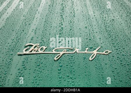 Plaque signalétique ISO Rivolta Grifo série 1 avec gouttes de pluie. Conception de voiture par Bizzarini Banque D'Images