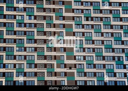 Motif géométrique de la façade moderne d'un bâtiment urbain Banque D'Images