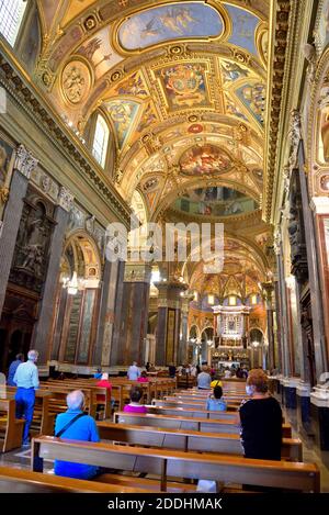 Intérieur du sanctuaire Sainte Vierge du Rosaire septembre 10 2020 Pompéi Italie Banque D'Images