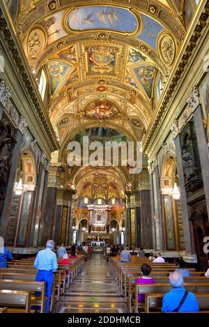 Intérieur du sanctuaire Sainte Vierge du Rosaire septembre 10 2020 Pompéi Italie Banque D'Images
