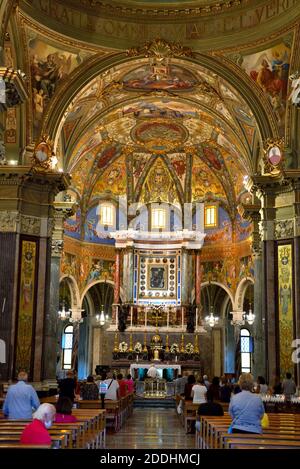 Intérieur du sanctuaire Sainte Vierge du Rosaire septembre 10 2020 Pompéi Italie Banque D'Images