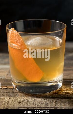 Cocktail à l'ancienne avec Bourbon et beignets Banque D'Images