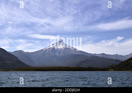 Lac Todos los Santos et volcan Puntiagudo Banque D'Images