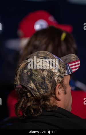 Gettysbugh, États-Unis. 25 novembre 2020. Un participant écoute Rudy Guliani, l'avocat personnel du président Trump, lors d'une audience de l'État de Pennsylvanie sur les questions électorales, à Gettysburg, en Pennsylvanie, le mercredi 25 novembre 2020. Photo de Kevin Cedeno/UPI crédit: UPI/Alay Live News Banque D'Images