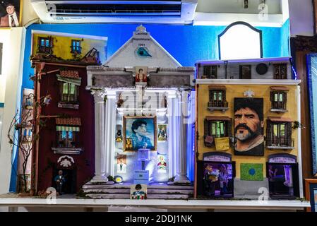 Naples, Italie - 9 septembre 2019 : autel dédié à Diego Armando Maradona dans un bar de Naples ou Naples, Italie Banque D'Images