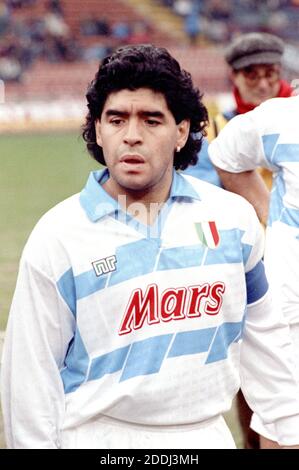 Milan Italie , 1989 Meazza Stadium , Diego Maradona , footballeur de Napoli, avant un match avec le FC. Inter Banque D'Images