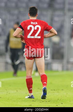 Munich, Allemagne. 25 novembre 2020. Marc Roca (FC Bayern Munich) avec licenciement football UEFA Champions League: FC Bayern Munich - FC Salzburg, 11/25/2020 - football football UEFA Champions League: FC Bavaria Munich vs FC Salzburg, 25 novembre 2020-- | usage dans le monde crédit: dpa/Alamy Live News Banque D'Images