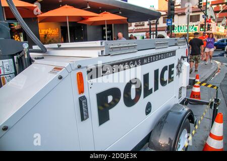 LAS VEGAS, NV - 29 JUIN 2018 : voiture de police dans le centre-ville de Las Vegas au coucher du soleil. Banque D'Images