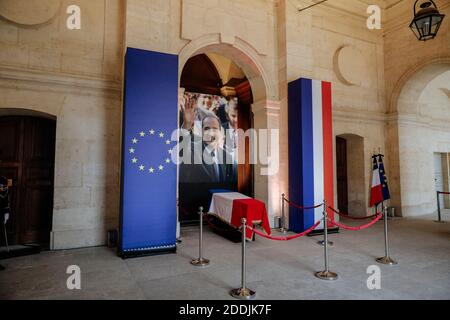 Le cercueil de l'ancien président français Jacques Chirac est vu dimanche 29 septembre 2019 au monument des Invalides à Paris. Jacques Chirac sera dans l'état dimanche lors d'une cérémonie publique au monument des Invalides, où la France honorera ses héros. Un service commémoratif et des funérailles privées sont prévus pour lundi. Photo de Kamil Zihnioglu/Pool/ABACAPRESS.COM Banque D'Images