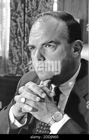 Portrait de John D. Ehrlichman pris à Washington, D.C., le 13 mai 1969. Il a été conseiller en affaires intérieures du président des États-Unis Richard M. Nixon jusqu'à sa démission forcée le 30 avril 1973 pour son implication dans l'affaire Watergate. Ehrlichman a purgé 18 mois de prison pour son rôle dans le Watergate. Il est né John Daniel Ehrlichman le 20 mars 1925 à Tacoma, Washington. Il est décédé de complications du diabète chez lui à Atlanta, en Géorgie, le 14 février 1999. Photo de Maison Blanche / CNP/ABACAPRESS.COM Banque D'Images