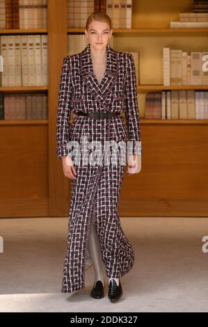 Eliza Kallmann marche sur la piste lors du spectacle automne/hiver 2019 2020 de Chanel haute Couture dans le cadre de la semaine de la mode de Paris le 02 juillet 2019 à Paris, France. Photo de Laurent Zabulon / ABACAPRESS.COM Banque D'Images
