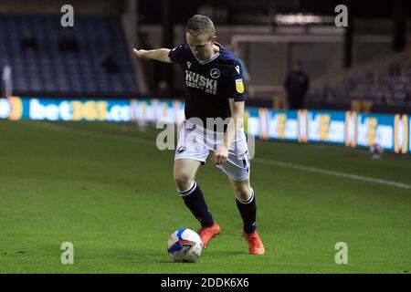 Londres, Royaume-Uni. 25 novembre 2020. Shane Ferguson de Millwall en action pendant le match. EFL Skybet Championship Match, Millwall v Reading at the Den à Londres le mercredi 25 novembre 2020. Cette image ne peut être utilisée qu'à des fins éditoriales. Utilisation éditoriale uniquement, licence requise pour une utilisation commerciale. Aucune utilisation dans les Paris, les jeux ou les publications d'un seul club/ligue/joueur. photo par Steffan Bowen/Andrew Orchard sports photographie/Alay Live news crédit: Andrew Orchard sports photographie/Alay Live News Banque D'Images