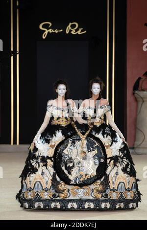 Les modèles marchent sur la piste pendant le spectacle Guo PEI en partie Paris haute Couture automne/hiver 2019/2020 à Paris, France, le 03 juillet 2019. Photo d'Aurore Marechal/ABACAPRESS.COM Banque D'Images