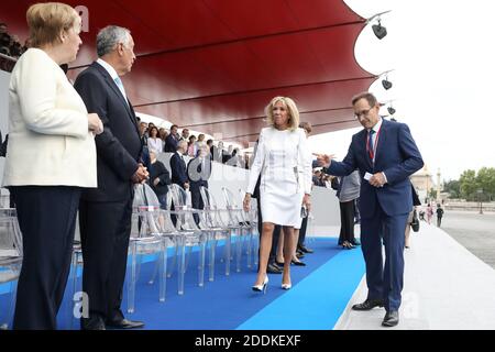 La première dame Brigitte Macron, Angela Merkel (chanceuse d'Allemagne) et son fils mari Joachim Sauer lors du 139e départ militaire du 14 juillet sur les champs-Elysées, jour de la Fête nationale. Paris, le 14 juillet 2019. Photo Stephane Lemouton/Pool/ABACAPRESS.COM Banque D'Images