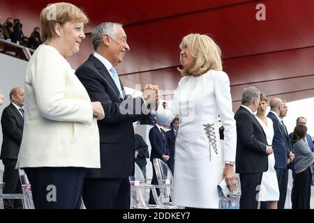 La première dame Brigitte Macron, Angela Merkel (chanceuse d'Allemagne) et son fils mari Joachim Sauer lors du 139e départ militaire du 14 juillet sur les champs-Elysées, jour de la Fête nationale. Paris, le 14 juillet 2019. Photo Stephane Lemouton/Pool/ABACAPRESS.COM Banque D'Images