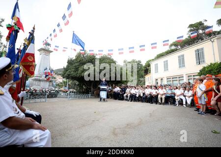 Le président français Emmanuel Macron prononce son discours lors de la commémoration du 75e anniversaire du débarquement allié en Provence lors de la Seconde Guerre mondiale, qui a permis de libérer le sud de la France, le 17 août 2019, à Bormes-les-Mimosas. Photo de Dominique Jacovides/Pool/ABACAPRESS.COM Banque D'Images