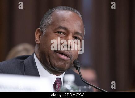 Le secrétaire américain au logement et au développement urbain (HUD) Ben Carson témoigne lors d'une audition devant le Comité sénatorial des banques, du logement et des affaires urbaines des États-Unis intitulée « réforme du financement du logement : prochaines étapes » à Capitol Hill à Washington, DC, USA, le mardi 10 septembre 2019. Photo de Ron Sachs/CNP/ABACAPRESS.COM Banque D'Images