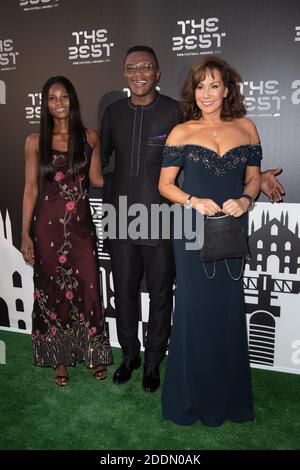 Marcel Desailly, légende de la FIFA, et sa femme et sa fille assistent au tapis vert avant les meilleurs FIFA football Awards 2019 au Teatro Alla Scala le 23 septembre 2019 à Milan, en Italie. Photo de David Niviere/ABACAPRESS.COM Banque D'Images