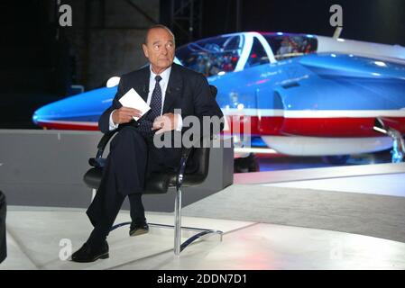 Photo du dossier en date du 17 mai 2003 du président français Jacques Chirac en visite à la base aérienne de salon-de-Provence, au sud de la France. L'ancien président français Jacques Chirac, une force majeure de la politique française, opposé à l'invasion de l'Irak menée par les États-Unis en 2003, est décédé jeudi à Paris à l'âge de 86 ans. Photo de Max Colin/ABACAPRESS.COM Banque D'Images