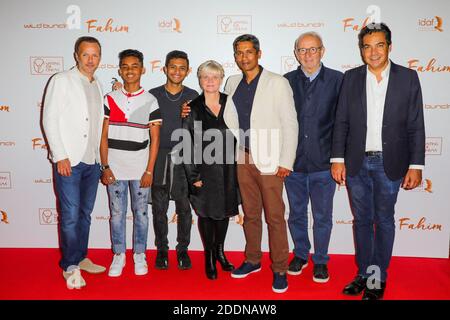 Pierre-François Martin-Laval a.k.a PEF , Fahim Mohammad, Ahmed Assad, Isabelle Nanty, Mizanur Rahaman, invité et Patrick Cohen assistant à la première de Fahim tenue au Grand Rex à Paris, France, le 29 septembre 2019. Photo de David Boyer/ABACAPRESS.COM Banque D'Images