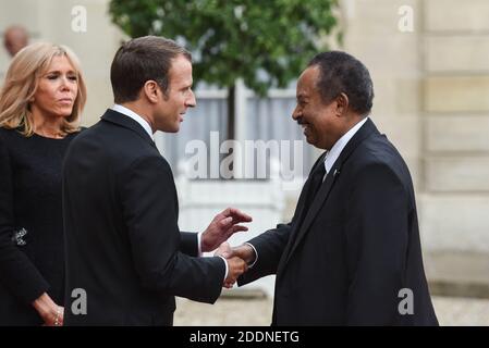 Le président français Emmanuel Macron et la première dame Brigitte Macron accueillent le Premier ministre de Soudan Abdalla Hamdok avant un déjeuner présidentiel en l'honneur de l'ancien président français Chirac à Paris, le 30 septembre 2019. Photo de Julie Sebadelha/ABACAPRESS.COM Banque D'Images