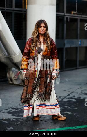 Street style, Angela Rozas Saiz arrivant au Koche Spring-Summer 2020 prêt-à-porter show, qui s'est tenu au Centre Pompidou, Paris, France, le 24 septembre 2019. Photo de Marie-Paola Bertrand-Hillion/ABACAPRESS.COM Banque D'Images