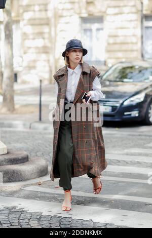 Street style, Dagmara Jarzynka arrivant à Altuzarra Spring-Summer 2020 prêt-à-porter, tenue à l'hôtel Potocki, Paris, France, le 28 septembre 2019. Photo de Marie-Paola Bertrand-Hillion/ABACAPRESS.COM Banque D'Images