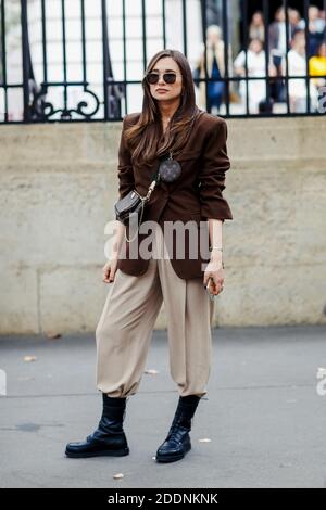 Street style, Danielle Bernstein arrivant au spectacle prêt-à-porter d'Altuzarra Printemps-été 2020, tenu à l'hôtel Potocki, Paris, France, le 28 septembre 2019. Photo de Marie-Paola Bertrand-Hillion/ABACAPRESS.COM Banque D'Images