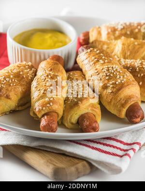 Chiens de Crescent. Croissants pour chiens chauds. Banque D'Images