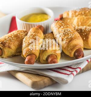 Chiens de Crescent. Croissants pour chiens chauds. Banque D'Images