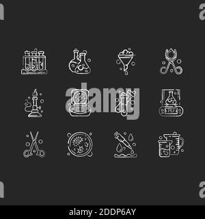 Les icônes blanches de la craie de l'équipement de laboratoire sont placées sur fond noir Illustration de Vecteur