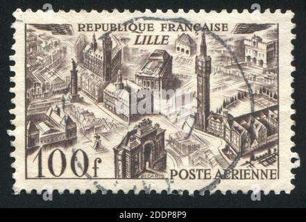 FRANCE - VERS 1949 : timbre imprimé par la France, montre la vue de Lille, vers 1949 Banque D'Images