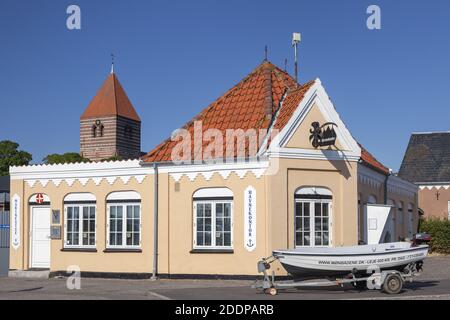 Géographie / Voyage, Danemark, Zélande, isle mon, bureau de la maison, bureau de la maison en face de l'église , droits-supplémentaires-dégagement-Info-non-disponible Banque D'Images