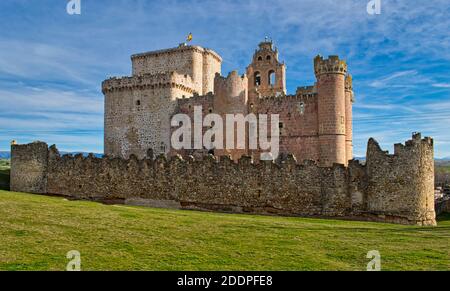 Château de Turegano (Castillo de Turegano) Château médiéval fortifié et ruines. Province de Segovia, Castilla Leon, centre de l'Espagne. Banque D'Images