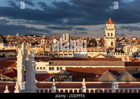 Vue sur sucre depuis le toit du monastère de San Felipe de Neri. Sucre, Bolivie Banque D'Images