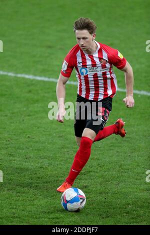 Denver Hume de Sunderland pendant le match de la Sky Bet League One au stade de Light, Sunderland. Banque D'Images