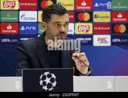 Entraîneur du FC Porto Sergio Conceicao lors de la conférence de presse après le match après la Ligue des champions de l'UEFA, le groupe C football / LM Banque D'Images