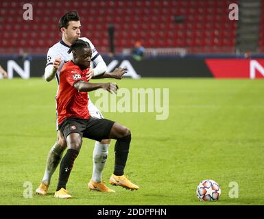 Jeremy Doku du Stade Rennais, Ben Chilwell de Chelsea pendant la Ligue des champions de l'UEFA, match de football du Groupe E entre Stade Ren / LM Banque D'Images