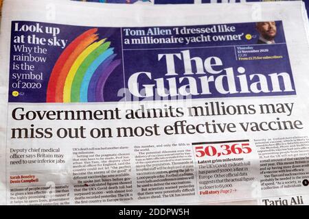 « le gouvernement admet que des millions de personnes pourraient manquer le vaccin le plus efficace » Guardian première page titre du journal Londres Angleterre Royaume-Uni sur 12 Novembre 2020 Banque D'Images