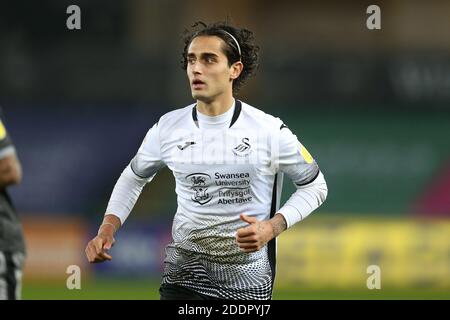 Swansea, Royaume-Uni. 25 novembre 2020. Yan Dhanda de Swansea City regarde dessus. Match de championnat EFL Skybet, Swansea City v Sheffield mercredi au Liberty Stadium de Swansea le mercredi 25 novembre 2020. Cette image ne peut être utilisée qu'à des fins éditoriales. Utilisation éditoriale uniquement, licence requise pour une utilisation commerciale. Aucune utilisation dans les Paris, les jeux ou les publications d'un seul club/ligue/joueur. photo par Andrew Orchard/Andrew Orchard sports Photography/Alamy Live News crédit: Andrew Orchard sports Photography/Alamy Live News Banque D'Images