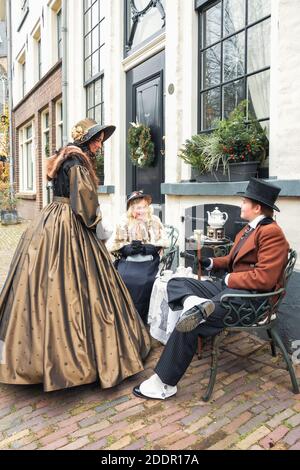 Deventer, Pays-Bas, le 15 décembre 2018 : les personnages de la célèbre livres de Dickens au cours de la Dickens Festival à Deventer aux Pays-Bas Banque D'Images