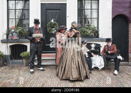 Deventer, Pays-Bas, le 15 décembre 2018 : les personnages de la célèbre livres de Dickens au cours de la Dickens Festival à Deventer aux Pays-Bas Banque D'Images