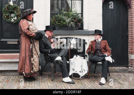 Deventer, Pays-Bas, le 15 décembre 2018 : les personnages de la célèbre livres de Dickens au cours de la Dickens Festival à Deventer aux Pays-Bas Banque D'Images