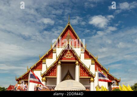 Wihan Phra Mongkhon Bophit dans la province d'Ayutthaya en Thaïlande. Mise au point sélective. Banque D'Images