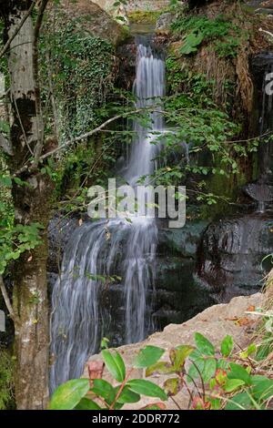 Une cascade située dans le village de Yoğunpelit dans le district de Yığılca à Düzce. Banque D'Images