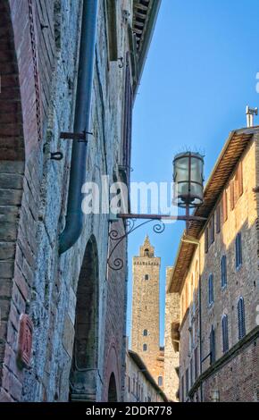 Allée dans la ville de San Gimignano - Toscane Italie Banque D'Images