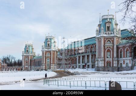 Parc Tsaritsyno - Musée à l'hiver du 08 février 2019. Réserve du musée historique et architectural de l'État. Vue sur la façade principale du palais. Banque D'Images