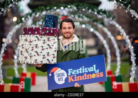 Photo social Bite fondateur Josh Littlejohn MBE à Edinburgh (St Andrew Square) SOCIAL BITE LAUNCH FESTIVAL OF GENTILLESSE IN BID T Banque D'Images