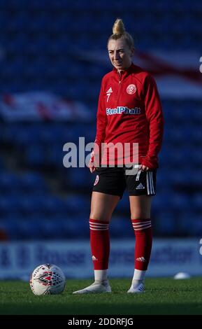 Le Jade Pennock de Sheffield United se réchauffe avant le match de championnat FA pour femmes au Chesterfield FC. Banque D'Images